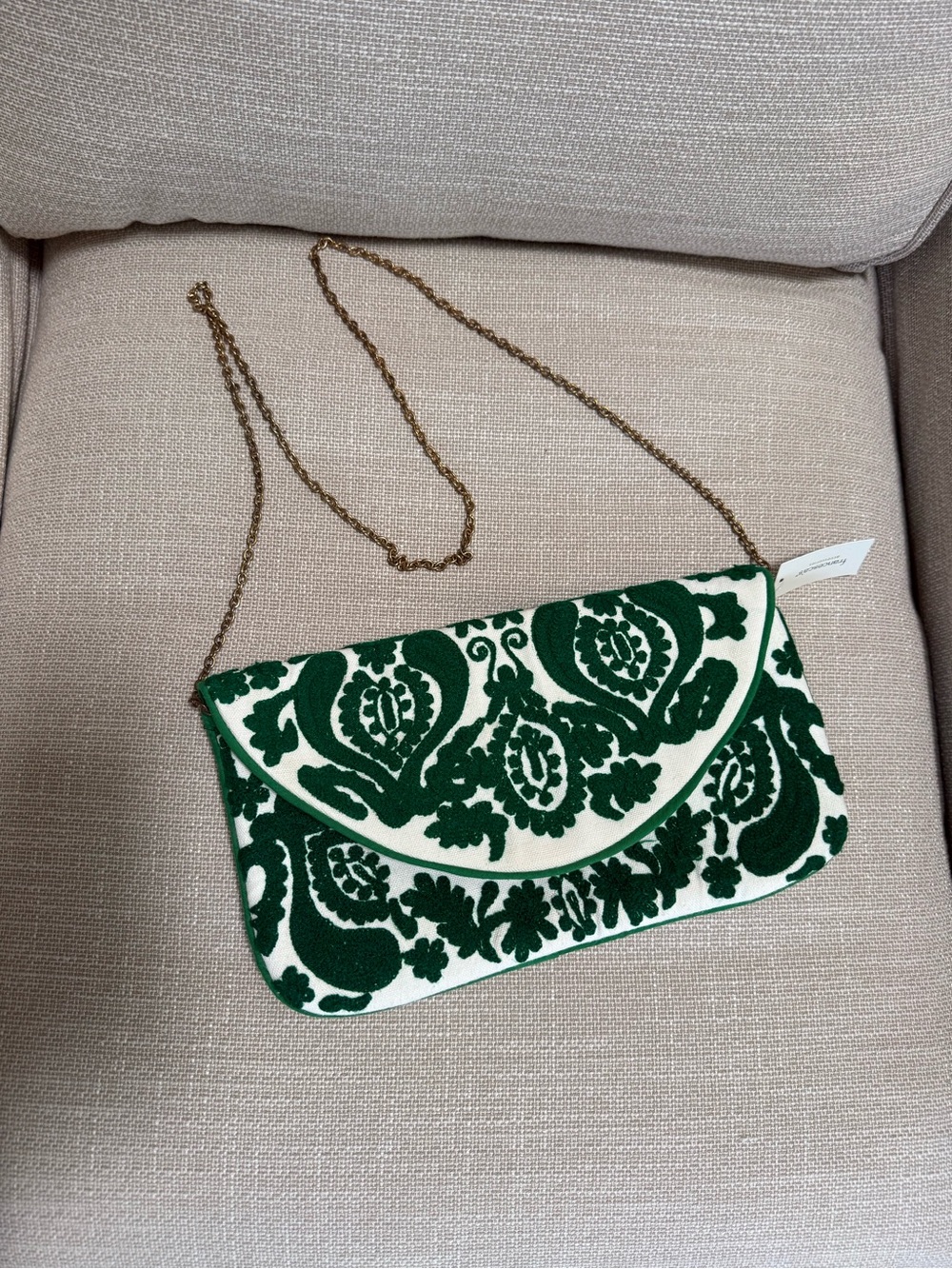 Francesca’s Green and White Embroidered Clutch/Metal Chain Purse NWT